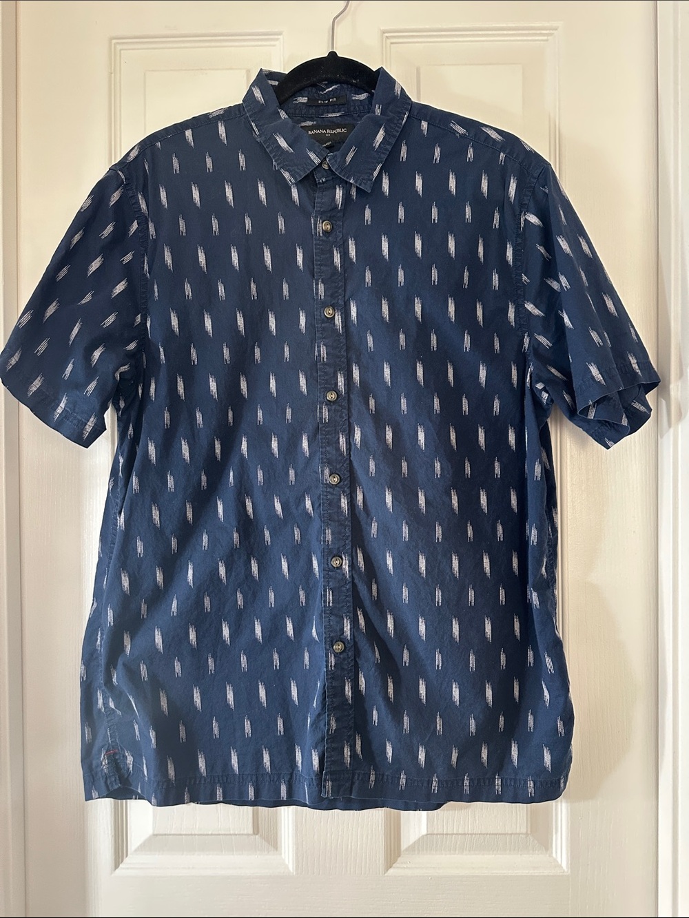 Banana Republic Men’s Short-Sleeve Navy Patterned Button-Up Shirt
